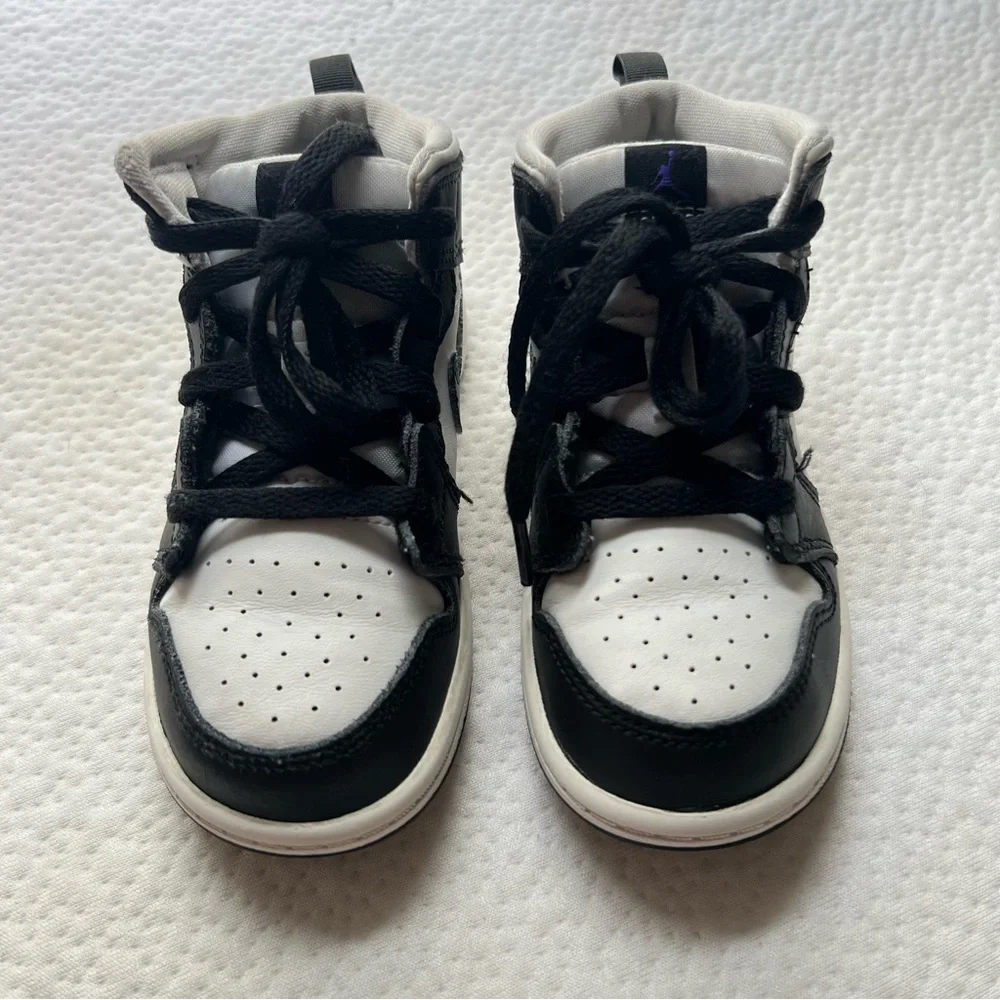 Air Jordan 1 Mid ‘Hologram’, Size 9C - Picture 10 of 10